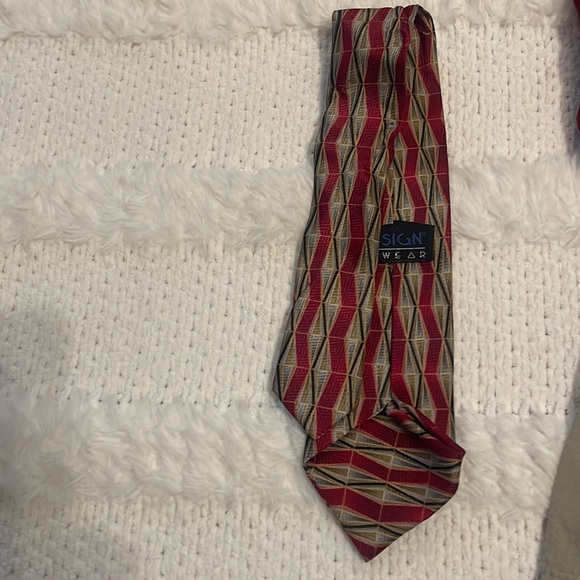 InDesign boyswear tie burgundy button down long sleeve shirt khaki shorts boy 2T - Picture 8 of 11